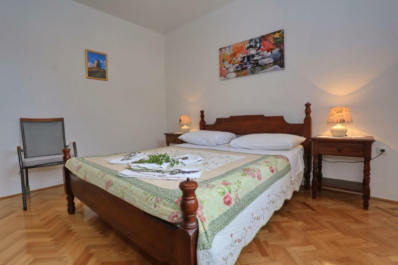 Romansa Apartment *