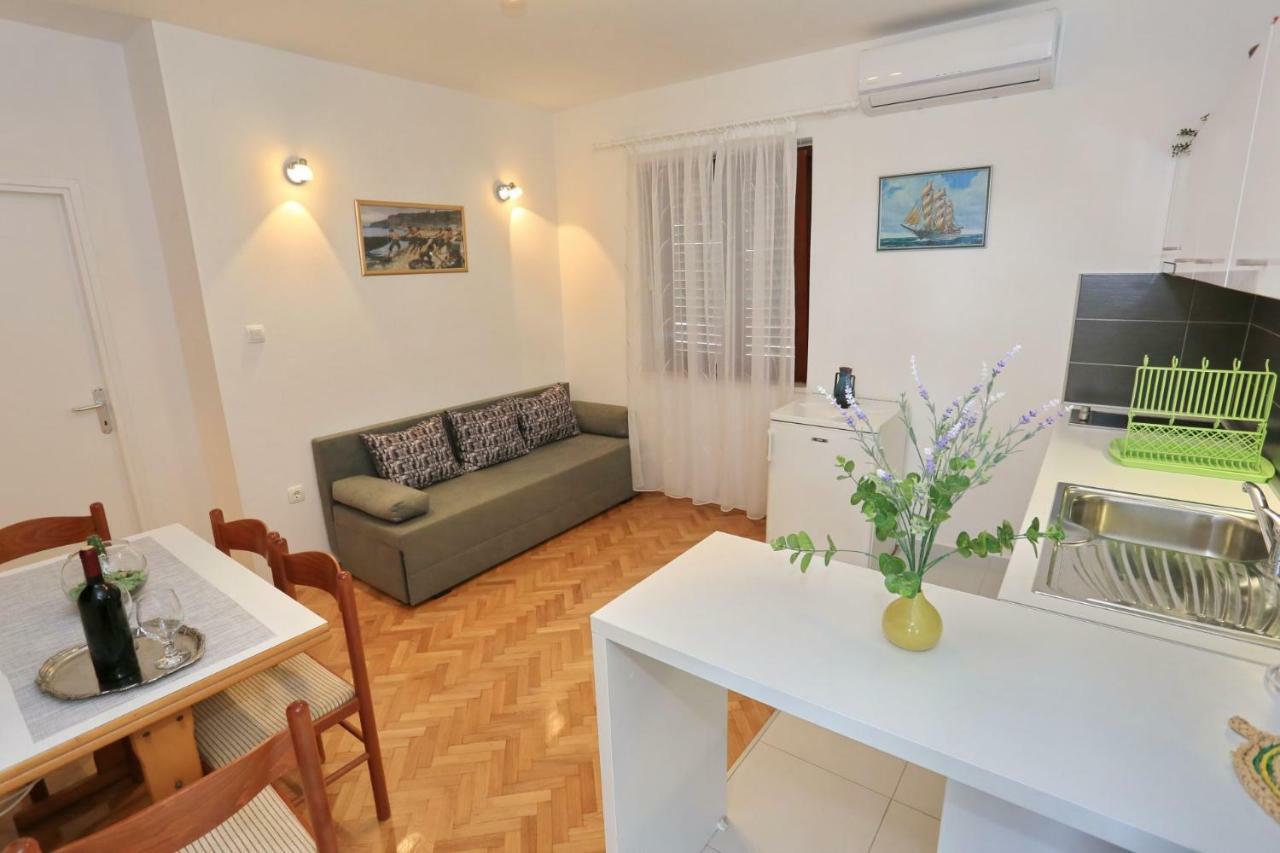 Romansa Apartment *